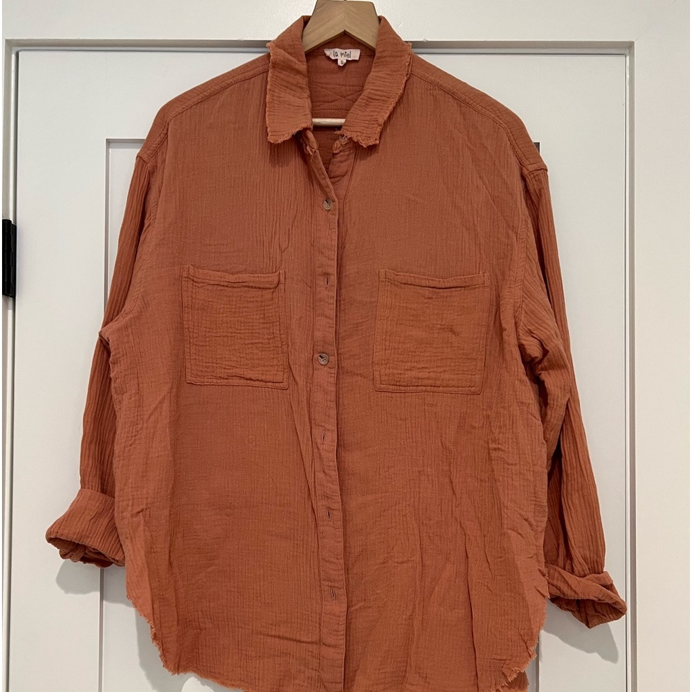 NWOT!  Great lightweight crinkle gauze button down shirt.